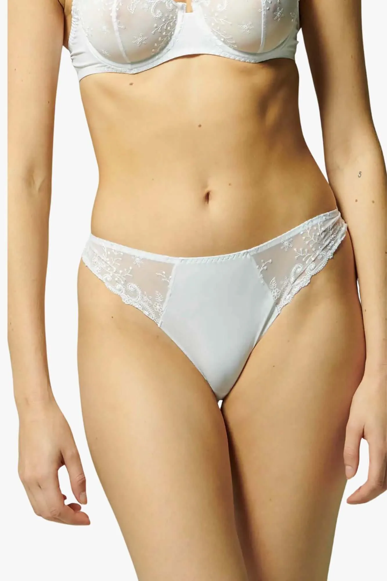 Delice Thong  in White