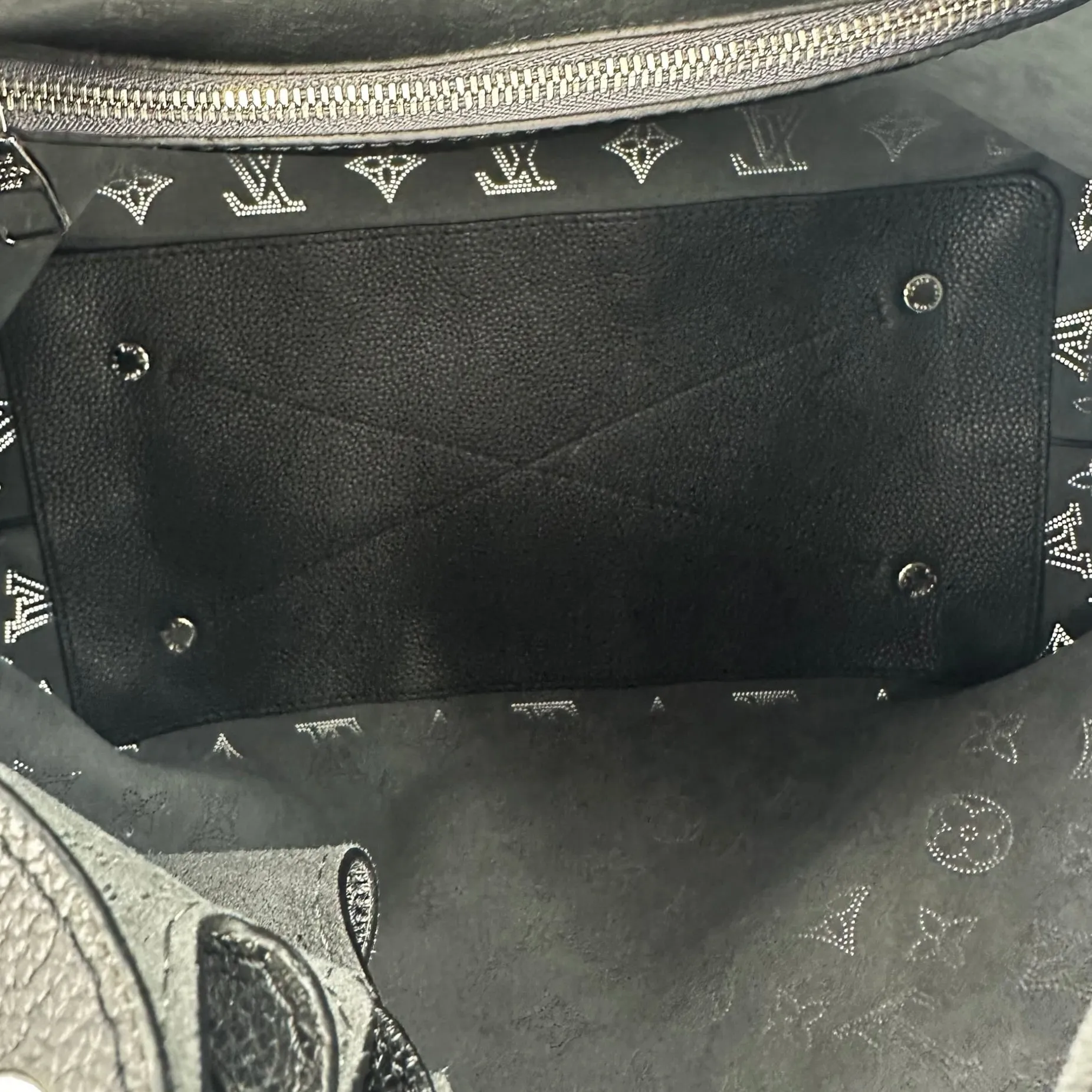 LOUIS VUITTON: Mahina Carmel