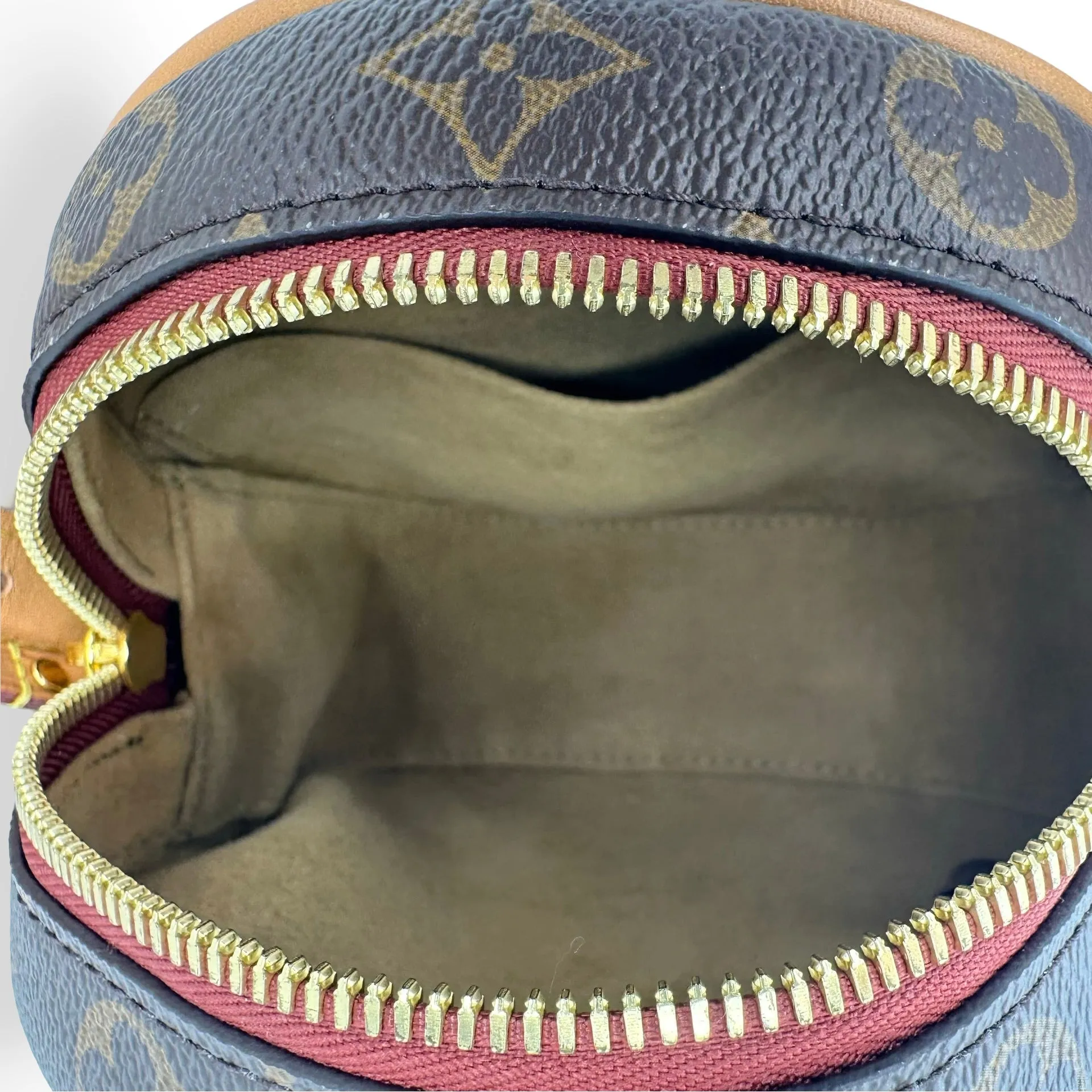 LOUIS VUITTON: Monogram Boite Chapeau Souple PM